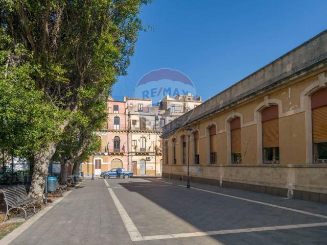 Appartamento in vendita di 120 m² in Piazza Dante, 14