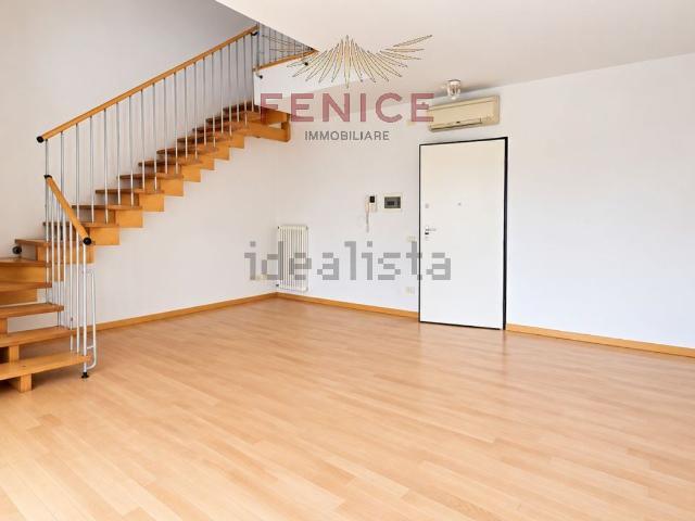 Appartamento in vendita di 120 m² in Piazza Poloni Don Vittorio