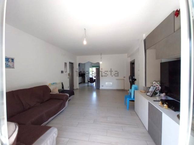 Appartamento in vendita di 120 m² in Strada Statale 18 Tirrena Inferiore
