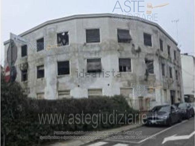 Appartamento in vendita di 1217 m² in Via Alessandro Manzoni, 2