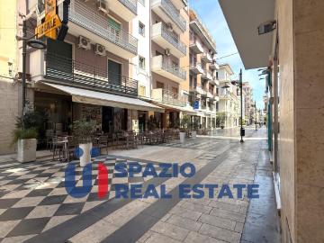 Appartamento in vendita di 121 m² in Via C. Battisti, 44