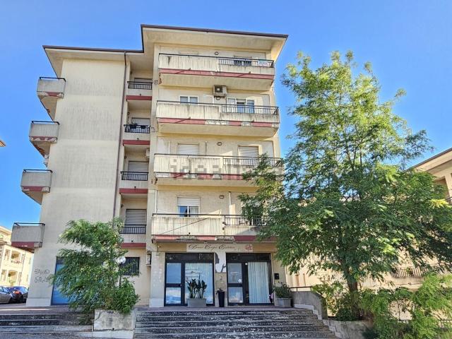 Appartamento in vendita di 121 m² in Via Alberto Portogallo, 10