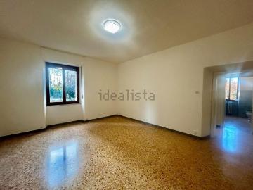 Appartamento in vendita di 121 m² in Via Cesare Battisti, 53100