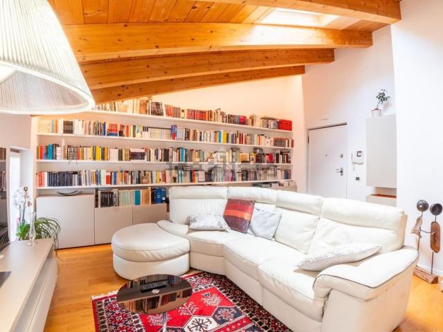 Appartamento in vendita di 121 m² in Via Alcide Degasperi, 14