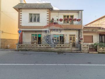 Appartamento in vendita di 121 m² in Via Aldo Moro, 14