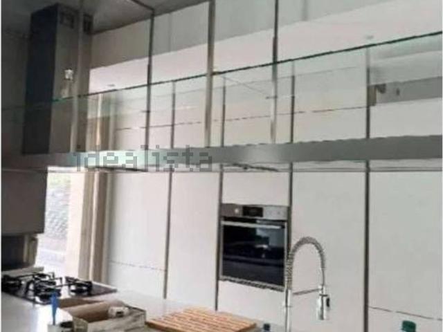 Appartamento in vendita di 121 m² in Via Bari, 15