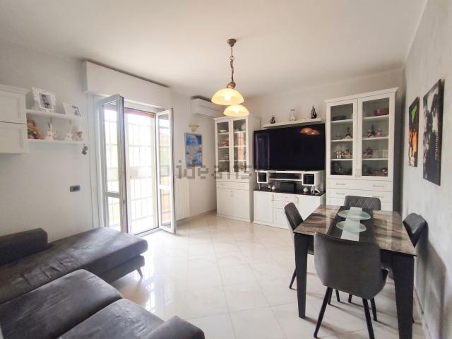 Appartamento in vendita di 121 m² in Via G. Leopardi, 20