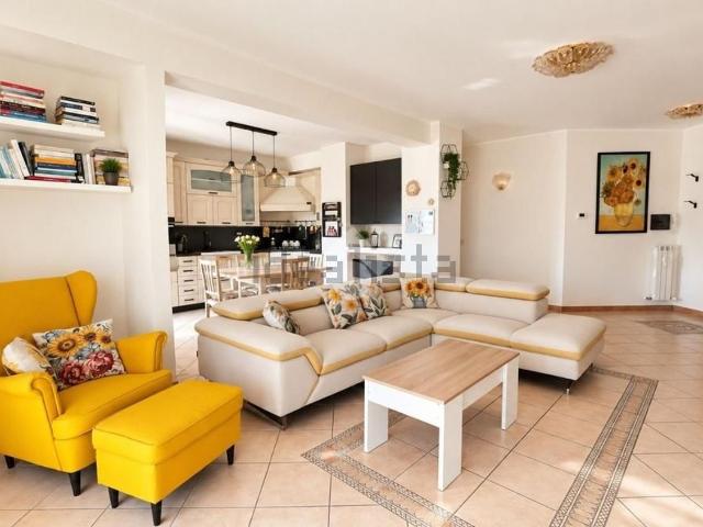Appartamento in vendita di 121 m² in Via Giambattista d&apos Amico, 8