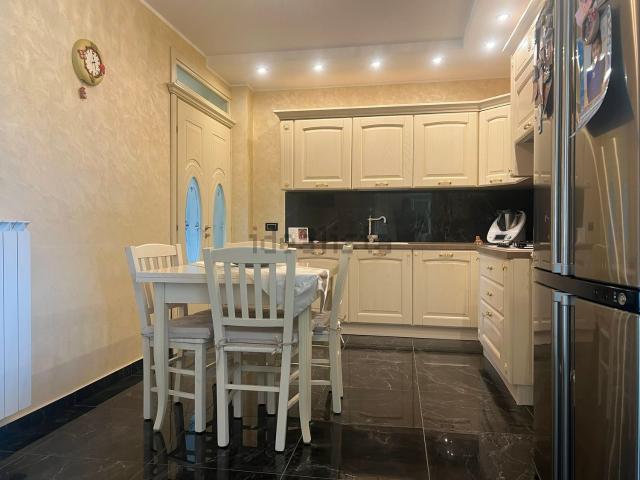 Appartamento in vendita di 121 m² in Via Domenico Antonio Basile, 11