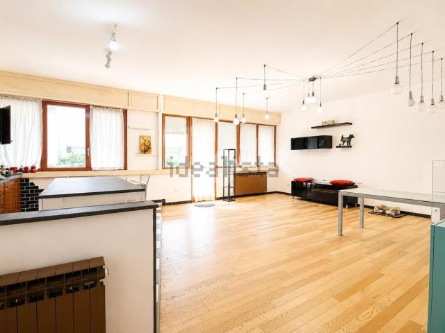 Appartamento in vendita di 121 m² in Via Irma Bandiera
