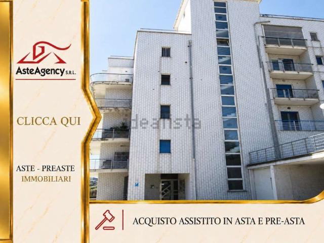 Appartamento in vendita di 121 m² in Via Isca degli Antichi, 12