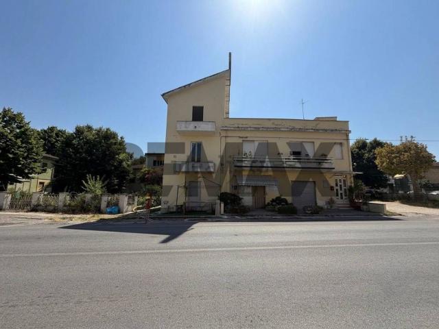 Appartamento in vendita di 121 m² in Via Tiburtina Valeria