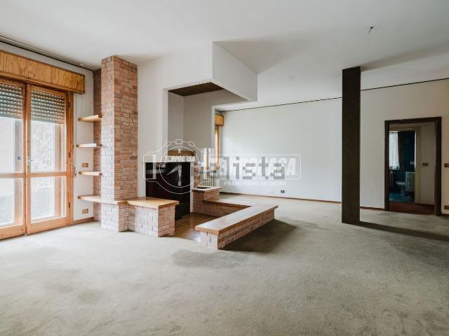 Appartamento in vendita di 121 m² in Via Volturno, 156
