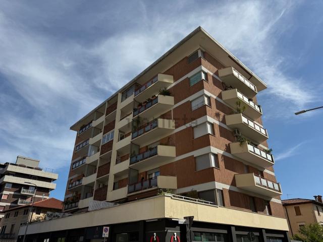 Appartamento in vendita di 121 m² in Via Vincenzo Joppi