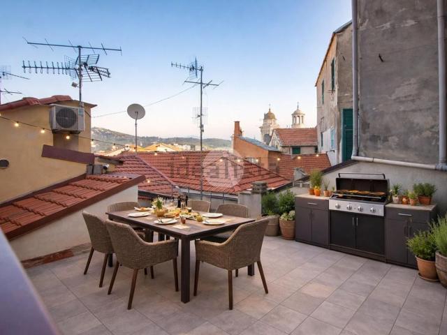 Appartamento in vendita di 121 m² in Salita Gregorio de Ferrari, 7