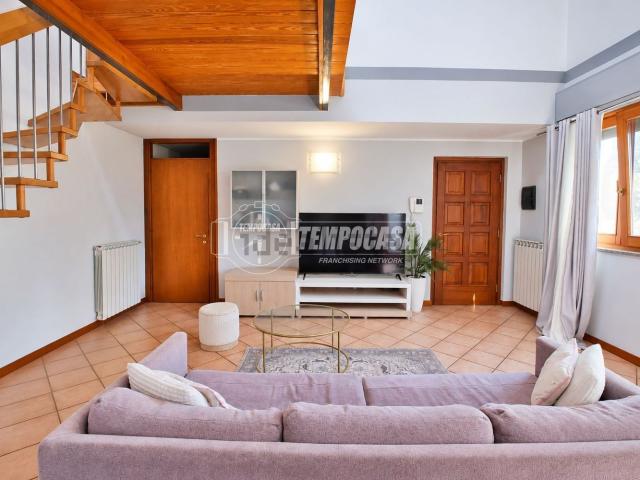 Appartamento in vendita di 122 m² in Via Silvio Pellico