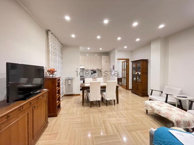 Appartamento in vendita di 122 m² in Via Abate Giacinto Gimma, 243