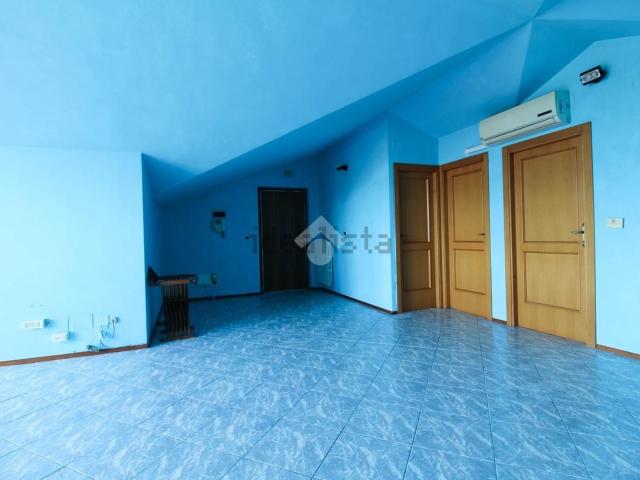Appartamento in vendita di 122 m² in Via Gabriele D&apos Annunzio, 8