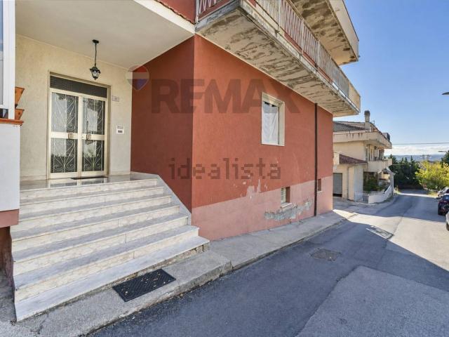 Appartamento in vendita di 122 m² in Via Giosuè Carducci, 15
