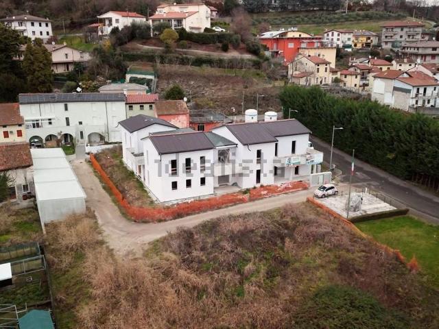 Appartamento in vendita di 122 m² in Via degli Alpini, 1