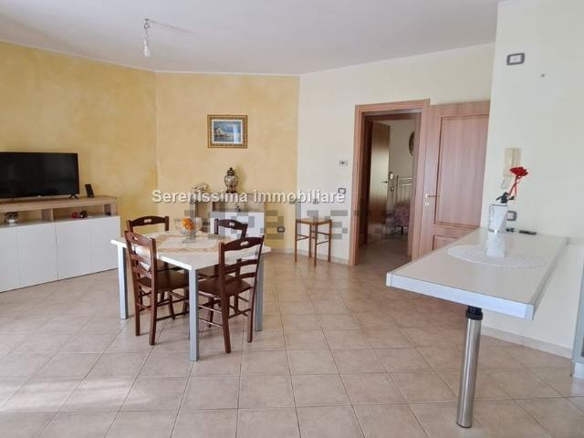 Appartamento in vendita di 122 m² in Via Lago di Garda