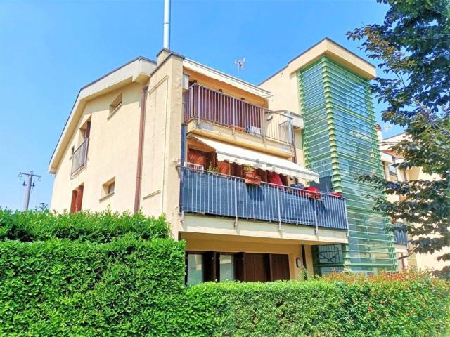 Appartamento in vendita di 122 m² in Via Mons. A. Castelli