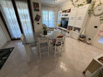 Aprilia, Latina Lazio - Balcone, Ascensore