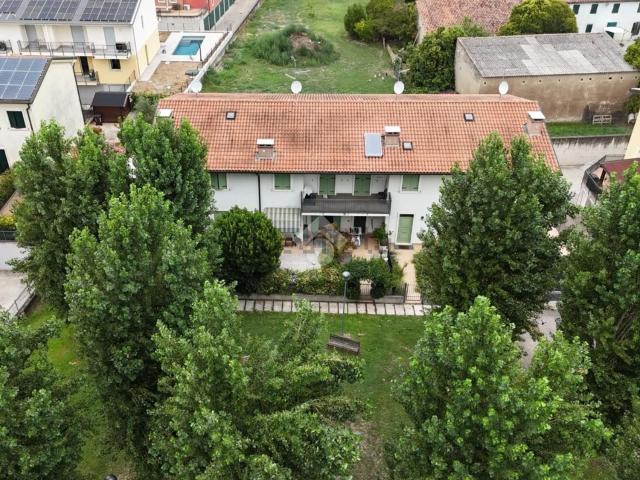 Appartamento in vendita di 122 m² in Via Sole delle Alpi, 16