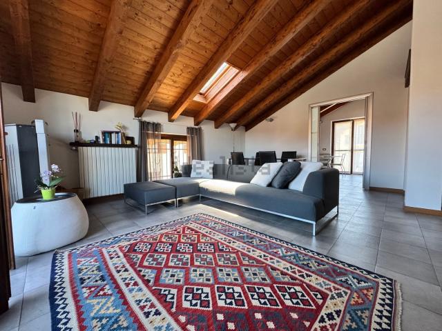 Appartamento in vendita di 122 m² in Via Pioppi