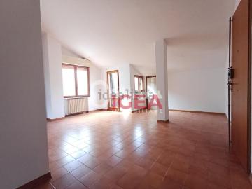 Appartamento in vendita di 122 m² in Via Principale, 53100