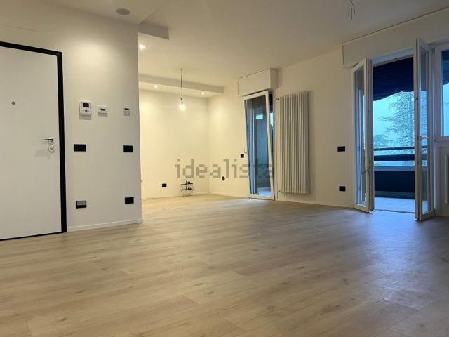 Appartamento in vendita di 122 m² in Via Rivoluzione D&apos Ottobre