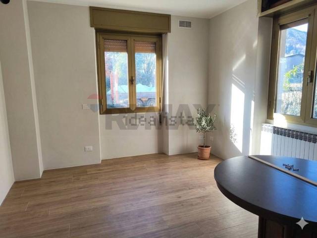 Appartamento in vendita di 122 m² in Via Valeriana, 4