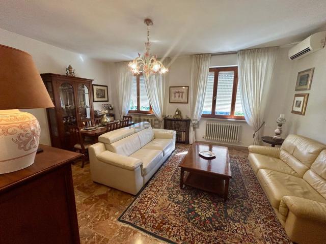 Appartamento in vendita di 122 m² in Viale Tiberina, 39