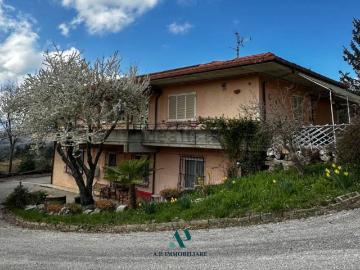 Appartamento in vendita di 122 m² in Contrada Lenze, 1