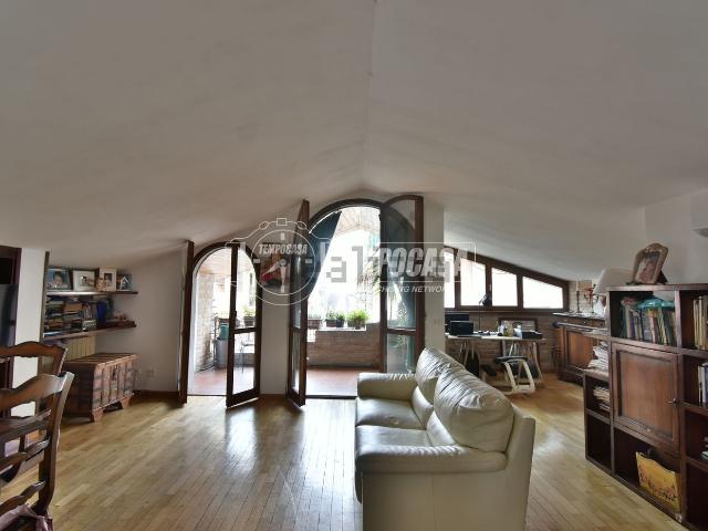 Appartamento in vendita di 123 m² in Via della Pace