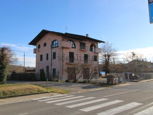 Appartamento in vendita di 123 m² in Via Alba Barolo, 9