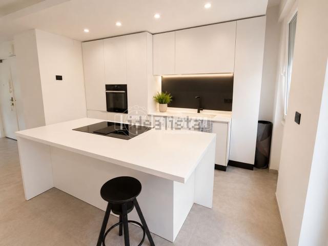 Appartamento in vendita di 123 m² in Via Giosuè Carducci