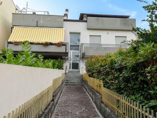 Appartamento in vendita di 123 m² in Via delle Querce, 30