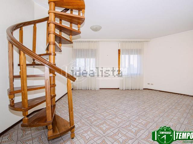 Appartamento in vendita di 123 m² in Via Leon Battista Alberti