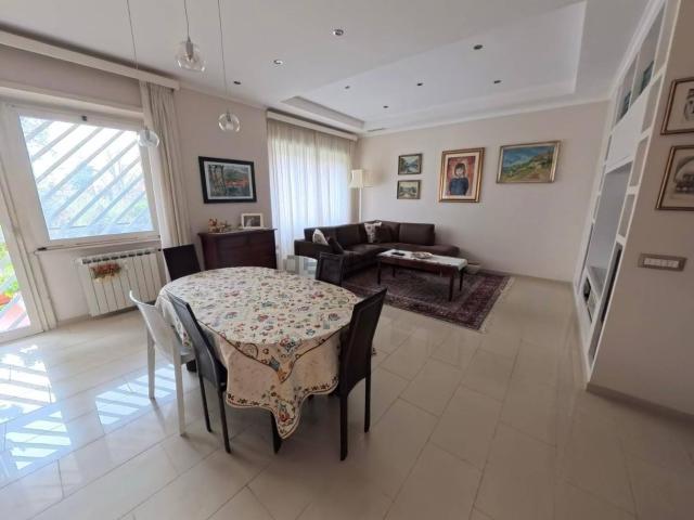 Appartamento in vendita di 123 m² in Via Peccioli, 42