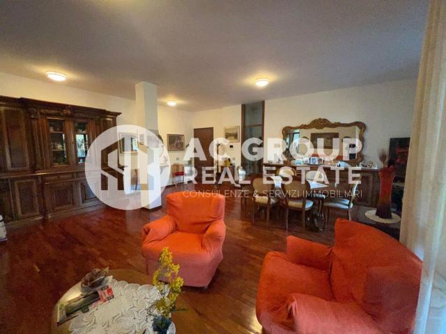 Appartamento in vendita di 123 m² in Via Varese
