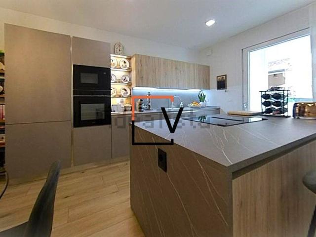 Appartamento in vendita di 123 m² in Via Vittorio Veneto
