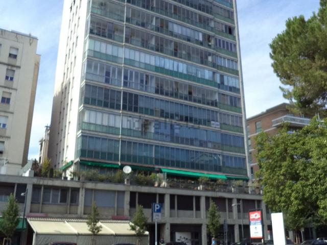 Appartamento in vendita di 123 m² in Viale Giacomo Leopardi