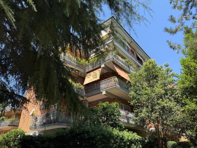 Appartamento in vendita di 124 m² in Via Giulio Curioni