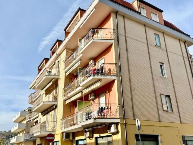 Appartamento in vendita di 124 m² in Via E. Romani, 28