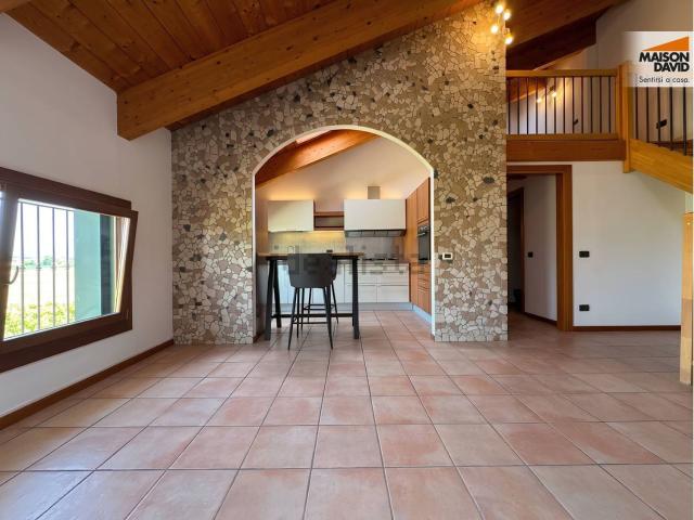 Appartamento in vendita di 124 m² in Via Longare, 60