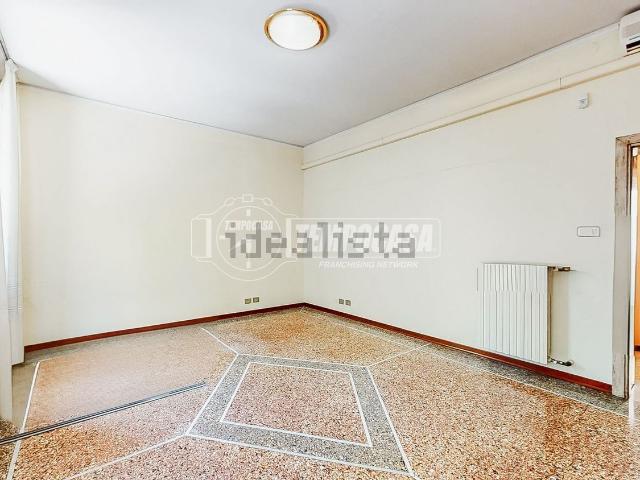 Appartamento in vendita di 124 m² in Via Pietro Giardini