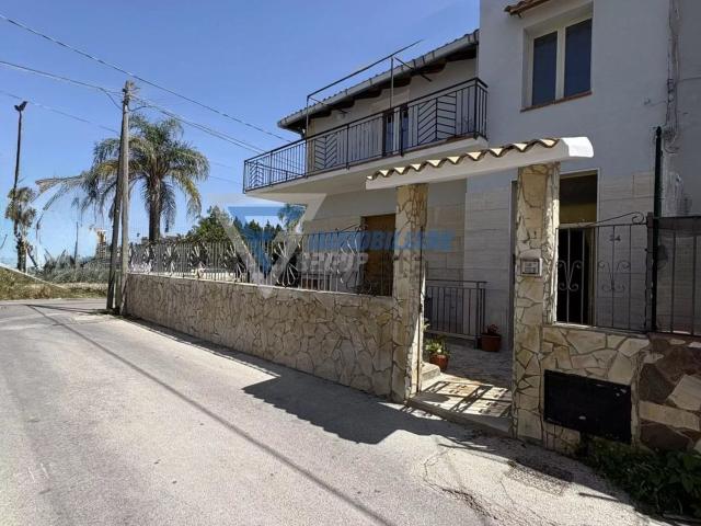 Appartamento in vendita di 125 m² in Via Chiaramonte Gulfi
