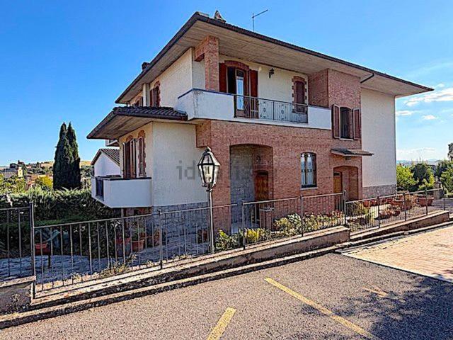 Appartamento in vendita di 221 m² in Via Belvedere, 57