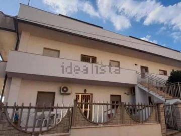 Appartamento in vendita di 125 m² in Via Gioacchino da Fiore, 21